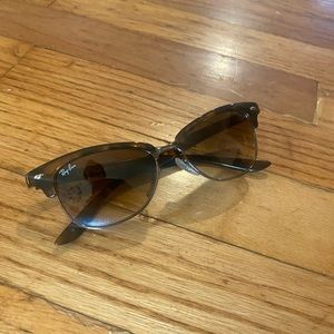 Women’s Ray-Ban Clubmaster Sunglasses tortoise